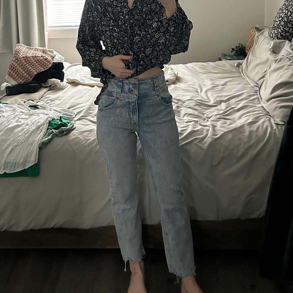 Abercrombie & Fitch Ultra High Rise Light Blue Mom Jeans - Picture 6 of 7